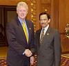 Cliquez sur l'image pour la voir en taille relle

Nom : sultan_brunei_bill_clinton_1.jpg
Affichages : 537
Taille : 18,3 Ko
ID : 1381